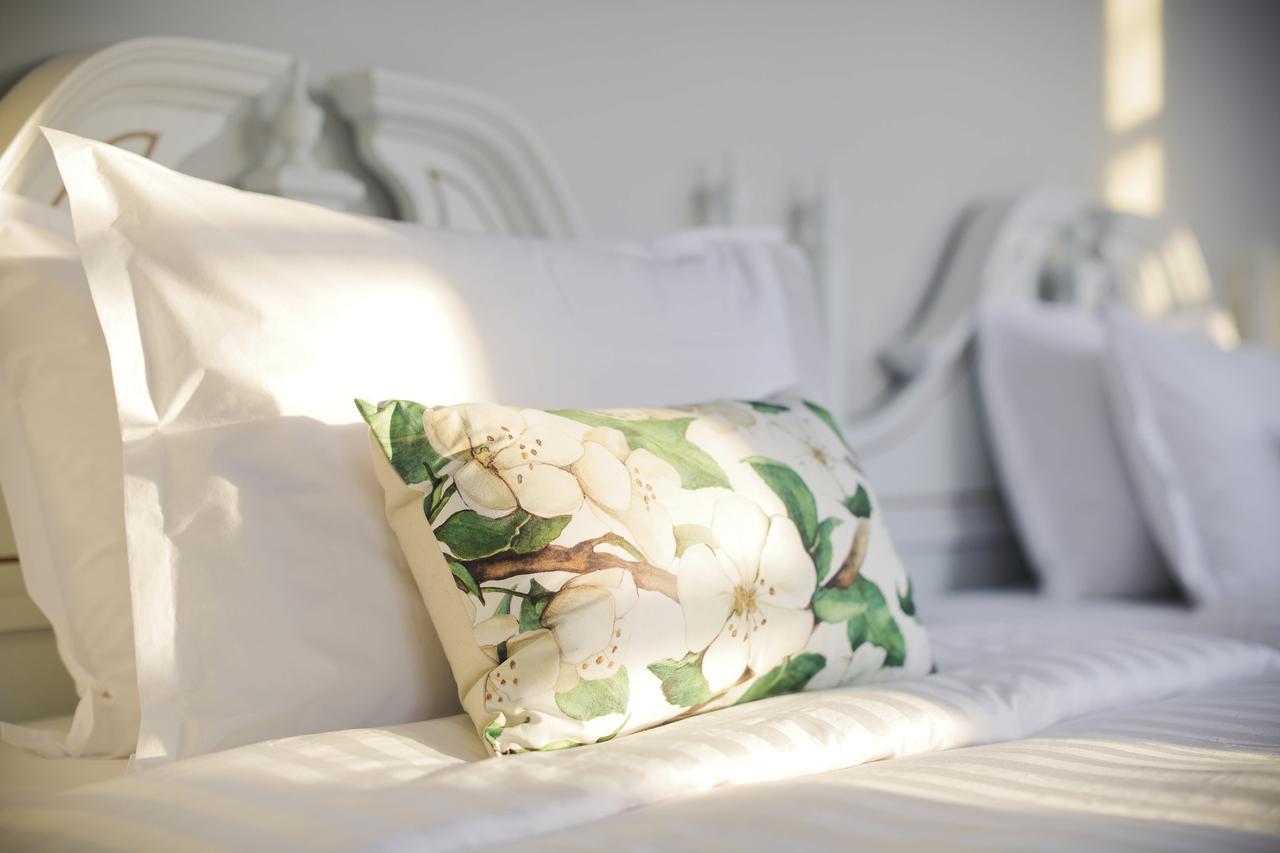 The Raweekanlaya Bangkok Exterior foto A decorative pillow
